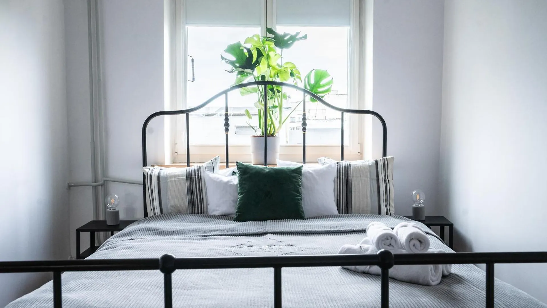 Oomph Warsaw Central Elegant Apartment